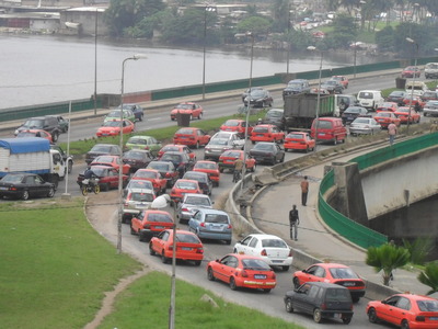 Les bouchons sur un pont d'Abidjan